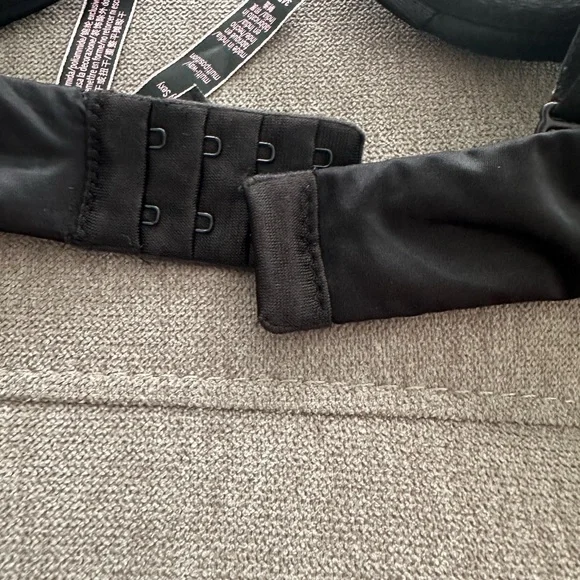 Victoria’s Secret and Pink Bras - Picture 4 of 14